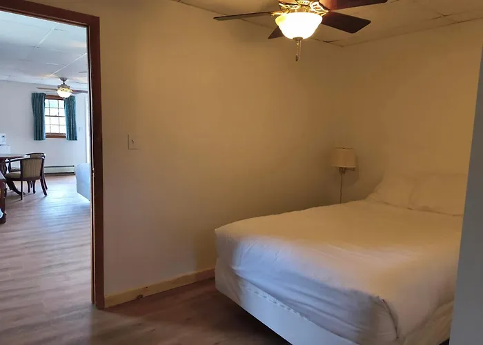 Sara Placid Inn & Suites